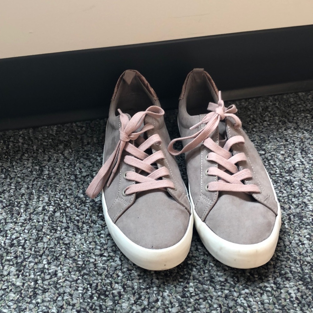 Gap sneakers size 7!!!